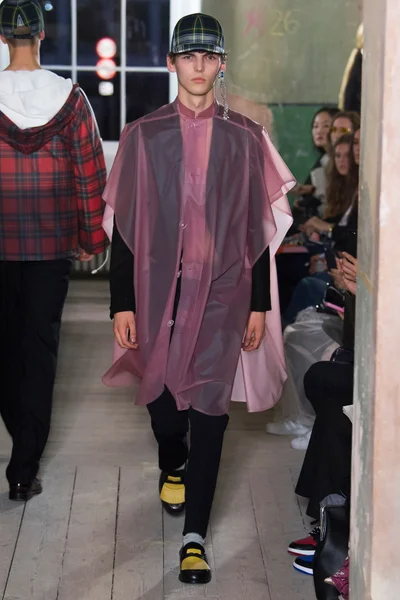 Look 75